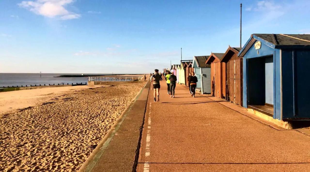 Stunning 3-Bed Caravan In Clacton-On-Sea Clacton-on-Sea Exterior foto